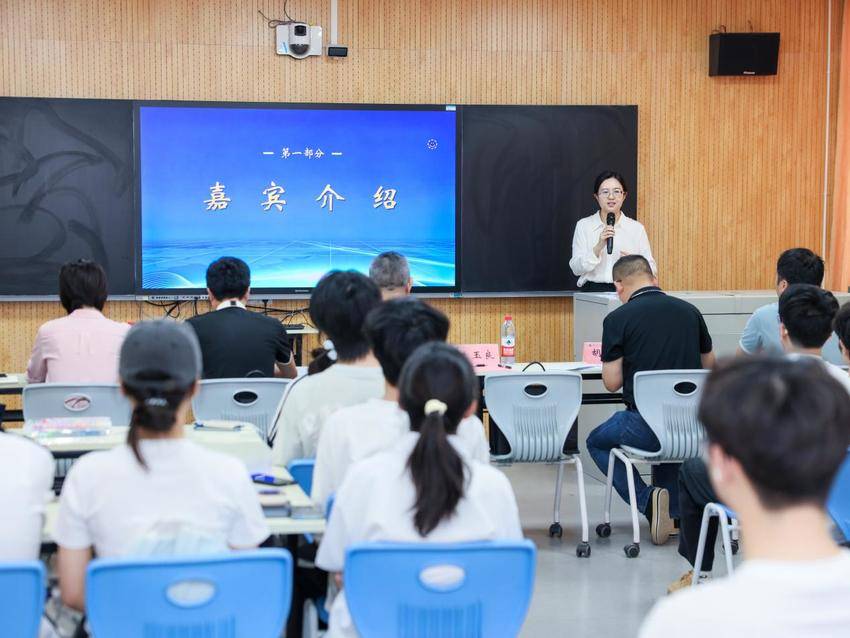 AI赋能青创成长 科创实践筑梦未来 我院成功举办青创大讲堂活动 (2).docx