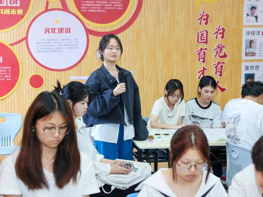 AI赋能青创成长 科创实践筑梦未来 我院成功举办青创大讲堂活动 (2).docx