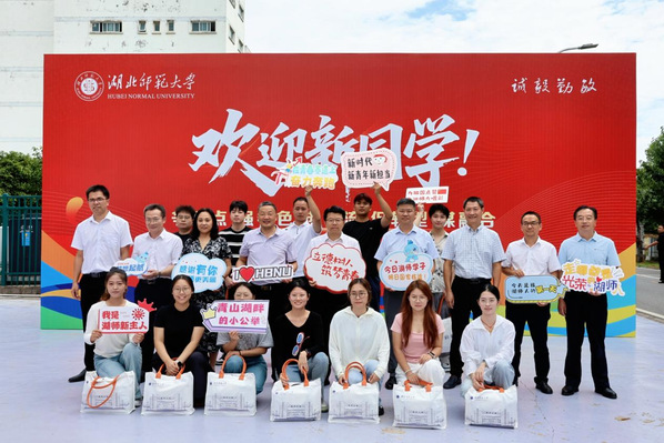 校领导深入迎新一线走访慰问温情关怀助力2026级新生扬帆起航