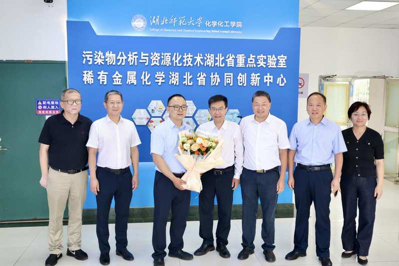 黄石市委常委张国庆一行走访慰问我校优秀科技工作者代表