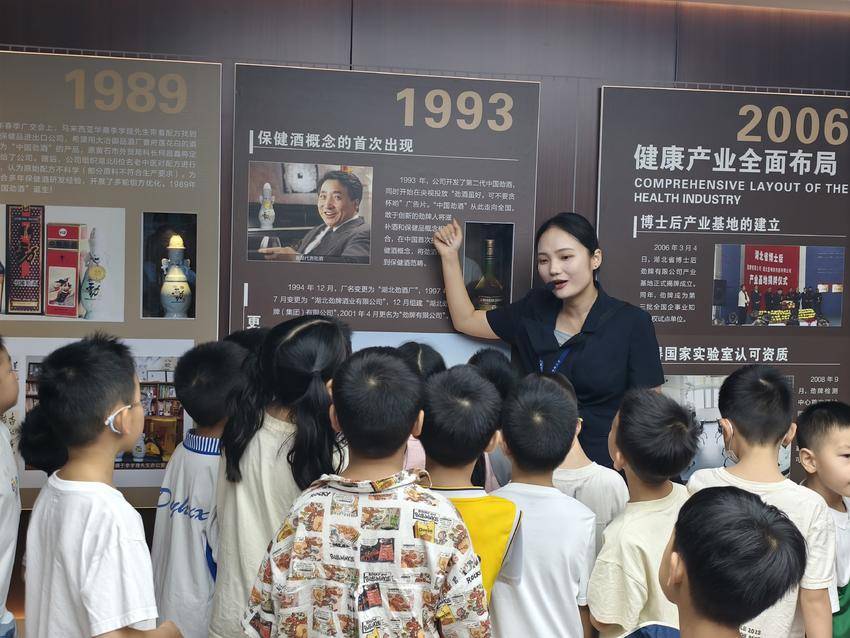 湖北师范大学电气工程与自动化学院：行走课堂品匠心 校企研学伴童行.docx