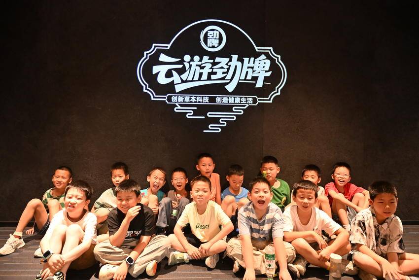 湖北师范大学电气工程与自动化学院：行走课堂品匠心 校企研学伴童行.docx
