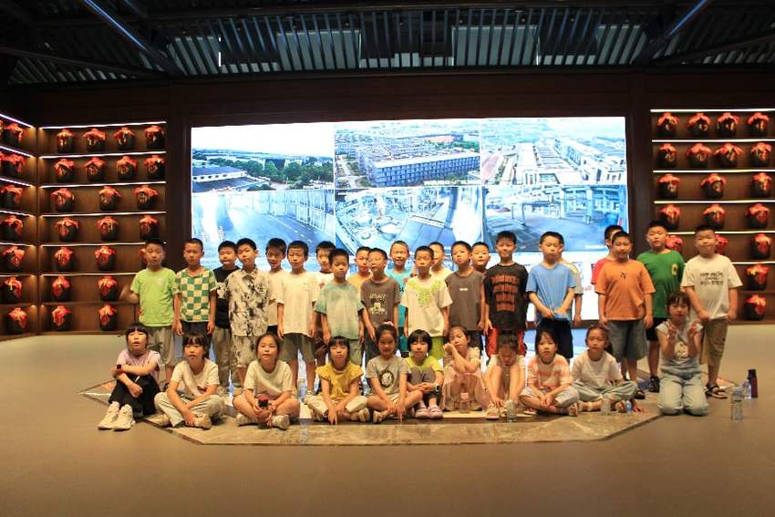 湖北师范大学电气工程与自动化学院：行走课堂品匠心 校企研学伴童行.docx