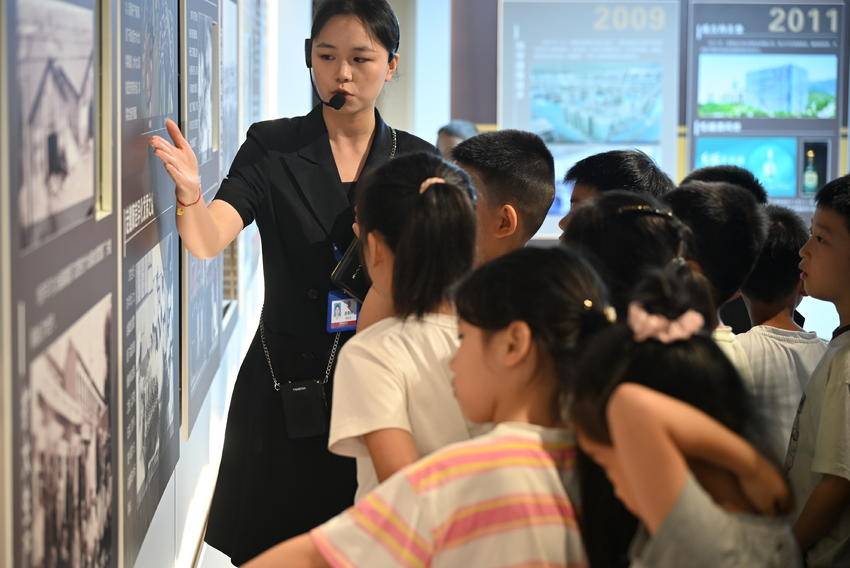 湖北师范大学电气工程与自动化学院：行走课堂品匠心 校企研学伴童行.docx