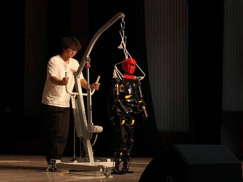 9.我院成功举行2025年学术科技表扬暨2026年学术科技节启动会(新闻稿).docx